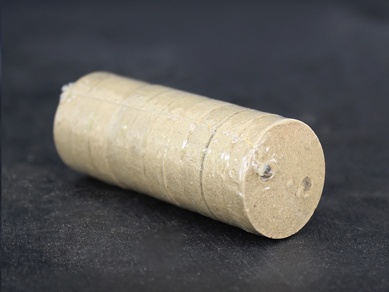 安康圆形双孔艾绒饼2.4*0.6CM